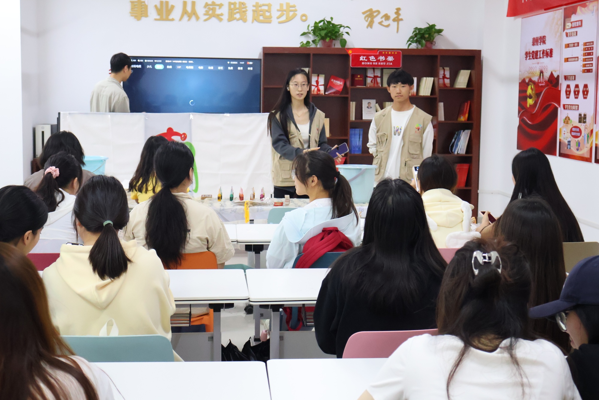 美术学院开展美术嘉年华校园美育开放日系列活动